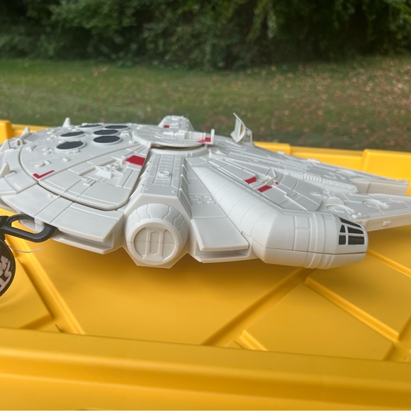 Disney Parks Star Wars 2020 Light Up Millennium Falcon Popcorn Bucket - Picture 2 of 3